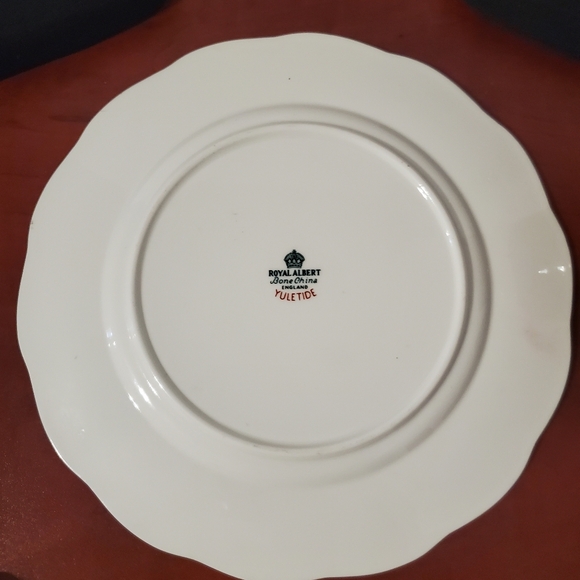 Vintage Royal Albert Yuletide Tea Cup Saucer and Tea Plate circa 1960 - Picture 8 of 13